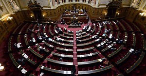 Harkis : le Parlement adopte un projet de loi de "réparation"