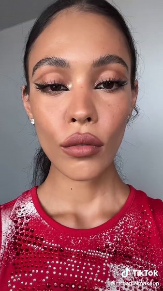 Siren Eyes Makeup Tutorial with NABLA Cosmetics by Victoria Stella