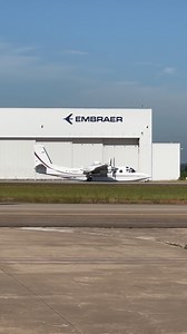 56K views · 2.3K reactions | Vídeo completo do Twin Commander, modelo 690D em um pouso de emergência no Aeroporto de Sorocaba, São Paulo.  Acompanhem nosso conteúdo, sigam @apaixonadosporaviacao ️  Use nossa tag #apaixonadosporaviacao | Apaixonados por Aviação | Facebook