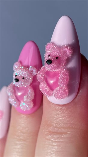 Jimmy (Bug) on Instagram: "Valentine’s Day teddy bear tutorial 🧸💖 You asked, and I was feeling generous, so you even get a voiceover! Teehee @daily_charme products used- (discount: BUG10) 💅 medium almond tips 🖤 perfect black 🫧 3D gummy gelly ❤️ crimson red metallic glitter 💖 uv color change hearts Silicone tools and nail art brushes from @ballpit_shop (discount: BUG) ❤️‍🔥 Save this post for your vday mani inspiration and tag me if you recreate! #gelmanicure #pressonnails #valentinesdaynai