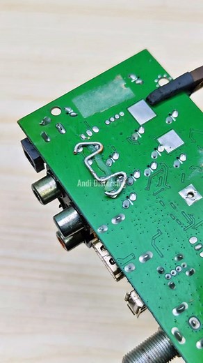 Andi Distorsing on Instagram: "How to remove RCA sockets on a multilayer pcb, this method was discovered in the 18th century #desoldering #tips #socket #rca #multilayer #pcb"