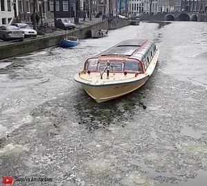 41K views · 1.1K reactions | Frozen Canals in Amsterdam ❄️❄️ With these freezing temperatures, many Amsterdammers have taken to the ice! Here are some shots from the Vondelpark! ⛸️⛸️ (Remember: be careful, as the ice is not thick enough on most of Amsterdam's canals!)  By: Sunniva Amsterdam on YT #netherlands #dutch | Dutch Culture | Facebook