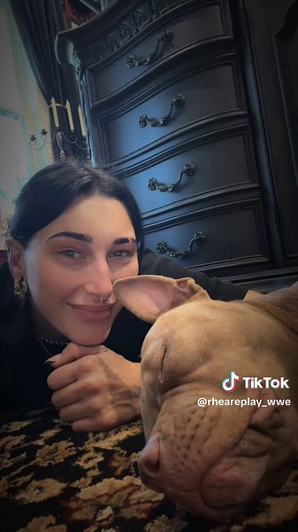 It's the cutest thing I see of mommy with her pets Burry Luna and Bella, they are her life, her dogs always bring a smile to Rhea Ripley and her husband Buddy 🐶💜🖤❤️‍🩹💪🏻 #buddymatthews #rhearipley #paratiiiiiiiiiiiiiiiiiiiiiiiiiiiiiii #negroymorado💜🖤 #fypシ゚ @Rhea Ripley