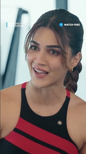 Paps Obsessed With Kriti Sanon’s Height? | Famously Fit with Sophie | Amazon MX Player