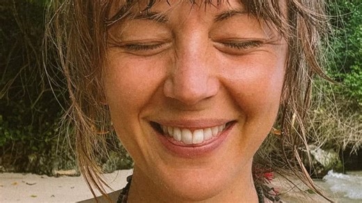 Vanessa Pilon adopte le bikini à imprimé léopard