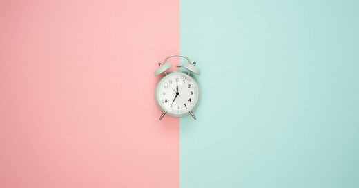 “Meio-dia e meio” ou “meio-dia e meia”: qual é o certo? | Dúvidas de português