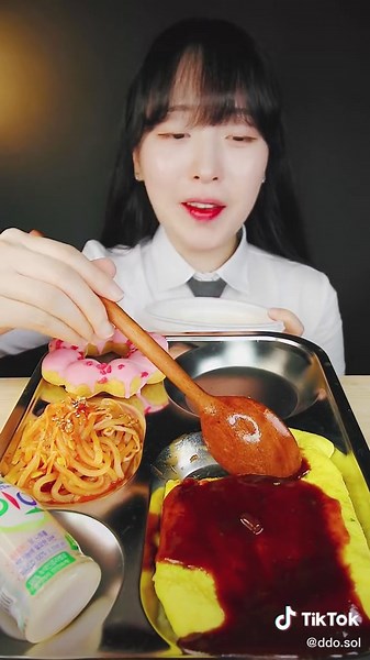 오늘의 급식🤟🏻 오므라이스🍲 김밥천국같은 분식집 가면 어떤 메뉴 시켜드시나요😋??? #오므라이스#틱톡푸드#또솔이식판 @ddo.ho