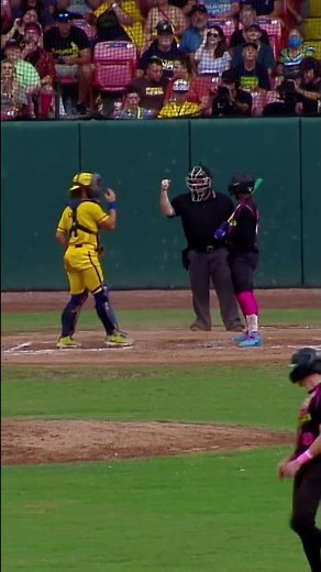 Pitcher Starts Slow Clap and Gets Strikeout #Short