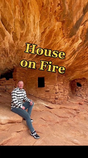 “House on Fire” Ancestral Puebloan ruins, Mule Canyon, Utah. AD 750-1350. #utah #adventure #explore #winterhiking #history #ancestralpuebloan #ruins