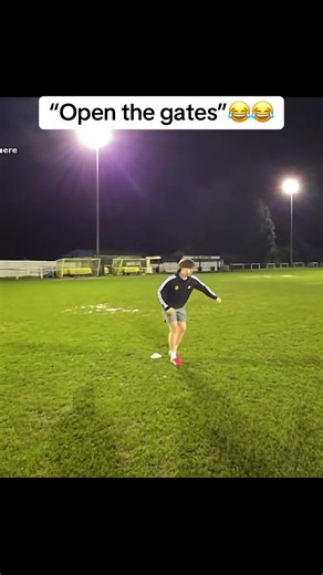 Jake Davies Brings Laughter with Hilarious Gate Moment