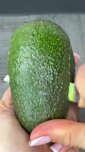 Tips for peeling an avocado by slicing the skin along with the flesh, this is the wrong way.