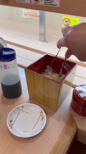 Hidden Ginger Box at a Hokkaido Conveyor-Belt Sushi 🍣