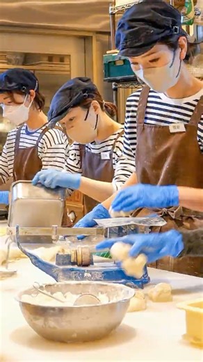 Professional Women Bakers who work hard! #bread #shorts #japanesefood #asmr #ものがたりドキュメンタリー