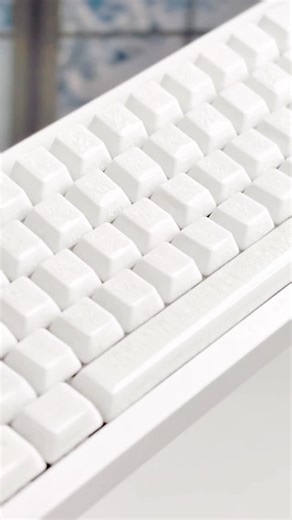 ruby .☘︎ ݁˖ on Instagram: "Reviewing a keyboard with @cerakey_official ceramic keycaps , White Crazed edition, paired with the @lemokey.keyboard P2 HE. The result? Super clean, smooth, and elegant. ✨ The all-white setup gives off a snowy vibe, like fresh snow covering everything.. minimal, crisp, and oddly calming. The ceramic texture adds a premium feel, and combined with the P2 HE, it’s both beautiful to look at and satisfying to use. Definitely a winter-core keyboard setup. ☃️⌨️ #ceramickeyca