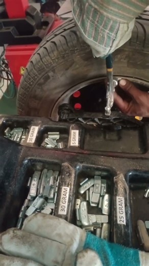 how to do wheel balancing #WheelBalancing #CarMaintenance #DIYTips #AutoCare #Shorts #carrepaircity