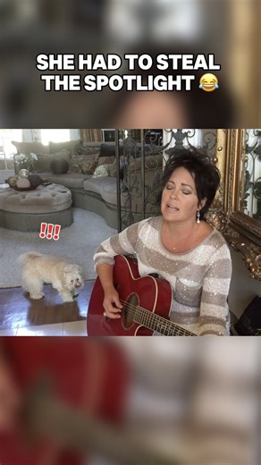 Singing a Patsy Cline medley… and Sandy decided it was her moment too 🐶🎶 Do you think Sandy stole the show? 😂 | Kelly Lang
