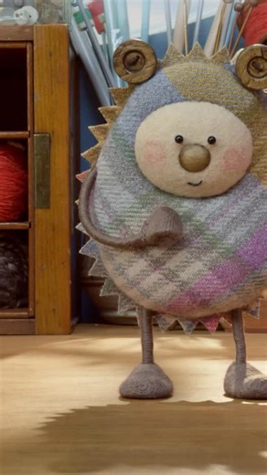 18K views · 1.5K reactions | Very  easily  distracted.  懶 You’re not alone Fluff. #distractions #focus #pets #allyouneedisfluff #TweedyandFluff #fluff #cute | Tweedy & Fluff | Facebook