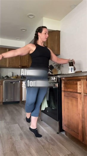 Adult ballet dancers really do turn everyday life into ballet class 😂