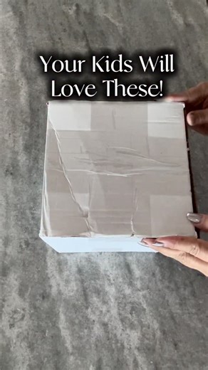 This Holiday glassware with lids and straws is perfect to use as a stocking stuffer or just as your kids everyday glass! #christmasglasses #amazonfind #holidayglassware | InteriorsbyDebbi◽️Decorator