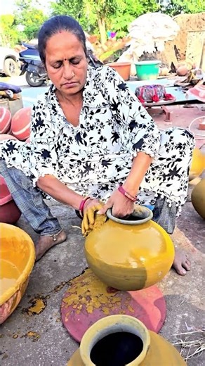 beautiful small art of clay | mitti ka gamla | chota guldasta | #clayart | #shortsviral | #claypot