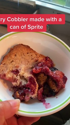 Berry Cobbler made with a can of sprite #cobblerrecipe #bakingrecipe #desert #anitaladhani #fypシ