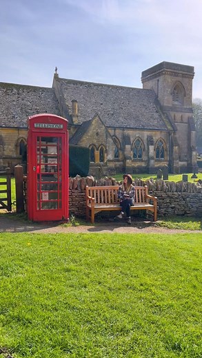 Je suis littéralement tombée sous le charme des Cotswolds lors de mon road-trip en van à travers l’Angleterre ✨😍 Abonne-toi pour plus de contenu voyage @withaxie 🫶 #cotswolds #angleterre #campagne #villages | Withaxie