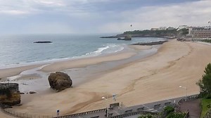6.9K views · 388 reactions | La grande plage de Biarritz à marée basse. Bon vendredi | Surfing Biarritz | Facebook