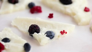 Get your sweet and snack craving in with some easy keto yogurt bark! It's a low-carb protein-packed go-to, perfect for packed lunches. Get the full recipe here: http://bit.ly/IsoKetoYogurtBark | Isopure