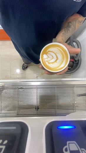 Wing tulip my everyday latte art ASMR #coffeelovers #latteart #shorts