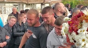 2.8M views · 19K reactions | Live Përcillet në banesën e fundit 8-vjeçari i cili u vra dje në Fier nga një mostër 38-vjeçar | newsalbania.al | Facebook