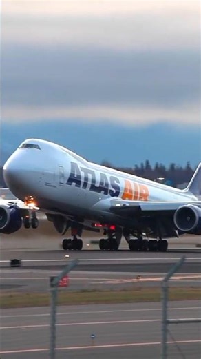 Boeing 747 Lift-Off….INSANE POWER! 😳✈️ #shorts