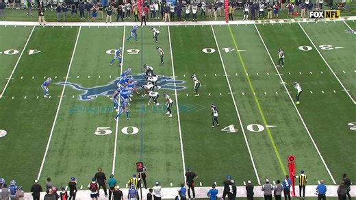 Craig Reynolds shakes loose for 21-yard rush