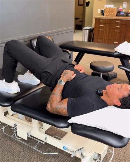 Did you know the gluteus maximus, the body's largest muscle, might be causing more discomfort than you realize?  Follow along with Thomas in this quick video to learn simple exercises that anyone can do to strengthen those glutes! Let's get moving and ease that pain! #GluteStrength #PhysicalTherapyTips | HealthQuest Physical Therapy | Facebook