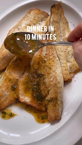 DINNER IN 10 MINUTES! 🐟🍋🌿🌶️🧈 🧄 Sea Bass with Herby Pul Biber Butter from DINNER TONIGHT. This is one of the most DELICIOUS, incredibly simple 10 minute recipes from the book, and once you’ve made this once, you’ll be making it again and again with your eyes closed. Full recipe in DINNER TONIGHT, link in bio, 💜💙🧿 #melizcooks #dinnertonight #Seabass #Pulbiber #midweekdinner #fishdinner #lemon #garlic #easydinner #simpledinner #quickdinner #butter #oliveoil #parsley #dill #simplerecipe #qu