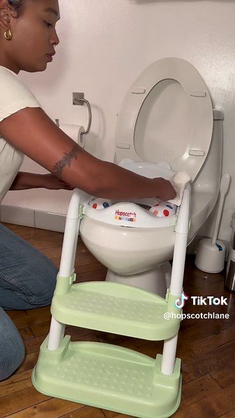 Did you know you NEED to clean your child’s potty seat after each use?! cleantok #pottytraining #hopscotchlane #pottyttrainingcleaninghack #momsoftiktok #toilettraining