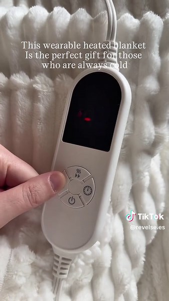 Turn chilly evenings into your favorite part of the day. Our heated wearable blanket warms up in seconds and adjusts to your perfect level of coziness. Try it once you won’t go back.❄️🔥