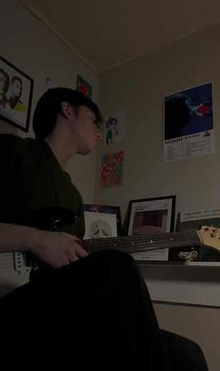 The less i know the better #tameimpala #thelessiknowthebetter #guitartok #guitar