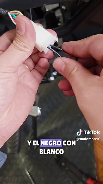 Cómo quitar la alarma de vento de moto en el taller