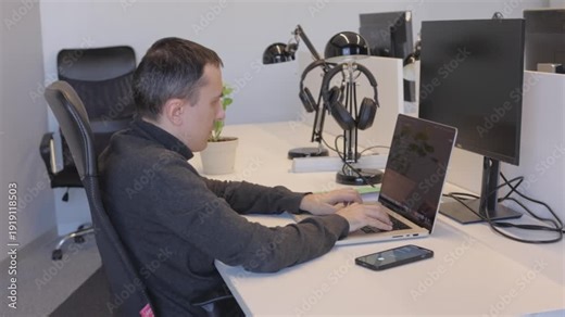 Work Comes First: Experienced Programmer Ignores Call to Focus on Coding in Realistic Office Setting
