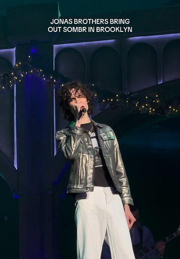 Jonas Brothers Bring Out Sombr in Brooklyn Concert
