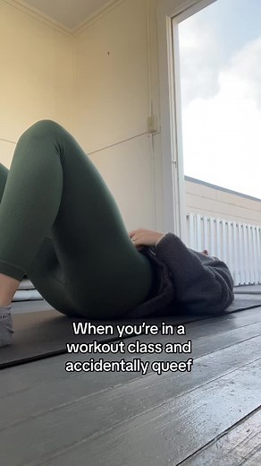 Queefing is super common AND can also be a sign of a weak pelvic floor #overactivepelvicfloor #hypertonicpelvicfloor #pelvichealth #pelvicfloorexercises #pelvicfloor #pelvicfloortherapy