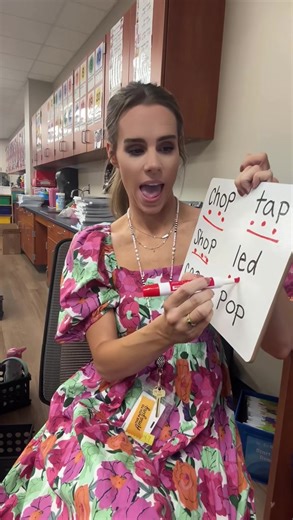 Segment and blend! ‼️Resources backed by and aligned with the science reading can be found in my TPT 💚 comment LINK and I will send you a link straight to your messages! #readingteacher #earlylearning101 #readingtutor #learnenglish #homeschool