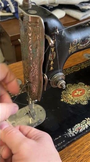 Vintage Sewing Singer 66 (1913) threading