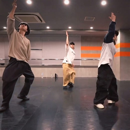 JUMPEI | ♫:Life is Roance - @kaneeebaby 🧠:JUMPEI 💃: @kuu_0414 @towa_arai IZUMICOMPANYJrだった2人と🐉 2人とも成長したなぁ✋ #lifeisromance #kaneee #dance #dancer... | Instagram