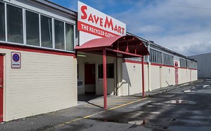 Gloves 'were never an option' - SaveMart employees