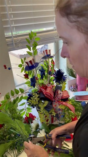 Make a patrotic centerpiece with me #shorts