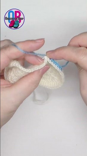 How to work the 90° transition from the sole of the baby shoes to the main shaft.