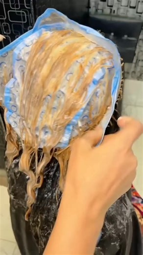 💇‍♀️ Product Name: Hair Highlighting Cap with Hook 💙 Material: Soft silicone & plastic combination 🌍 Origin: China 📦 Included: 1 Highlighting Cap 1 Metal Hook 💰 Price Range - 200 tk pis ✅ ✨ Key Features: ✅ চুলে হাইলাইট, ব্লিচ বা ডাই করার সময় ব্যবহার উপযোগী 🎨 ✅ Cap-এর ছিদ্রগুলো দিয়ে সহজে চুল টেনে বের করা যায় ✅ Reusable ও washable — বারবার ব্যবহার করা যায় ♻️ ✅ আরামদায়ক ফিট, মাথায় চাপ লাগে না ✅ পার্লার ও ঘরোয়া ব্যবহারের জন্য পারফেক্ট --- 💇‍♀️ এখন ঘরেই করুন পার্লার-স্টাইল হাইলাইট! 💖 Hair Hig