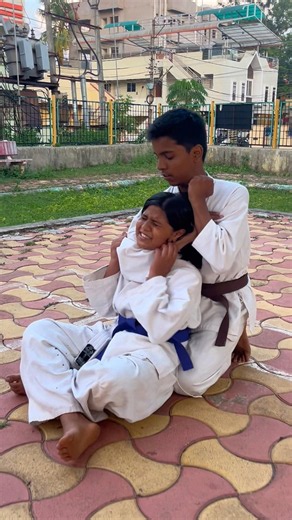 Rear Chokehold Counter: Easy Martial Arts Defense Move for Beginners #ChokeholdEscape