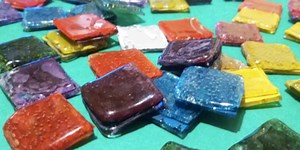 She Draws Lines On CD's, Cuts Them, Paints And Bakes Them Making Amazing Mosaic Tiles!